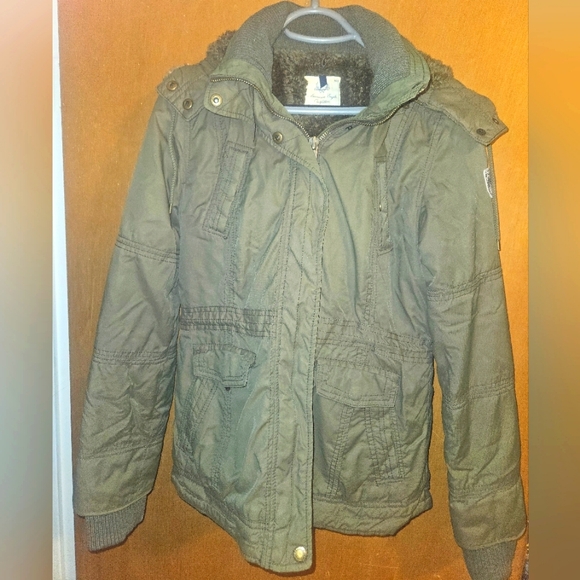 American Eagle size M olive/army green woman's winter coat, jacket sherpa ligned - Picture 1 of 10